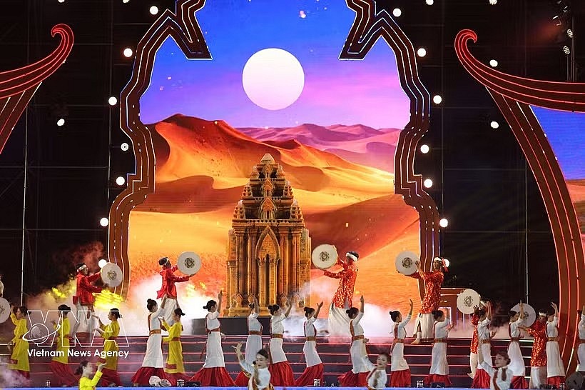 Cham artists perform at the festival. (Photo: VNA) Cham artists perform at the festival. (Photo: VNA)