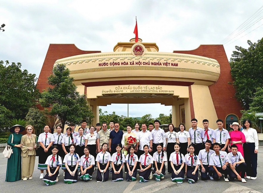 Students from Nguyen Du Lao-Vietnamese Bilingual School Learn about Vietnamese Culture and History Students from Nguyen Du Lao-Vietnamese Bilingual School Learn about Vietnamese Culture and History
