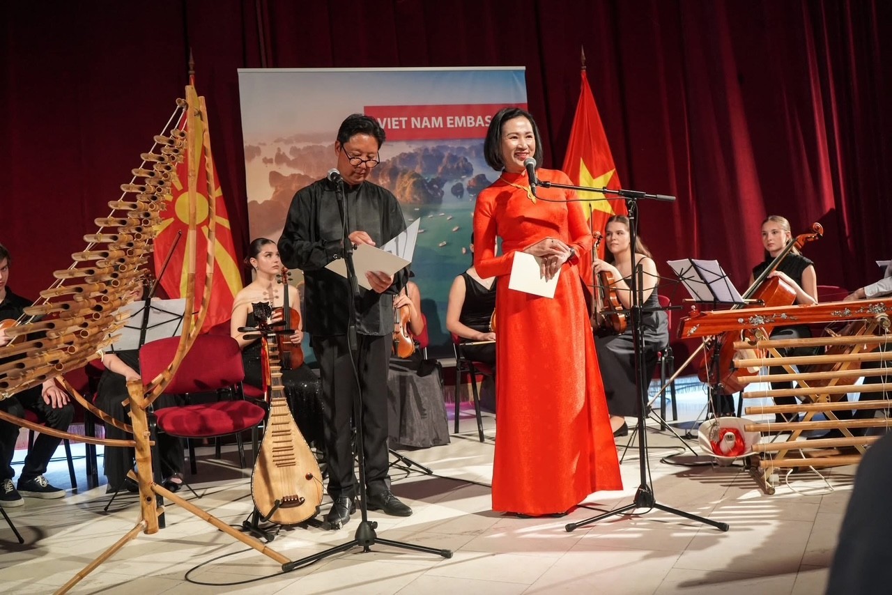 Ambassador Nguyen Thi Minh Nguyet delivers remarks at the event. (Photo: Embassy of Vietnam in Bulgaria)