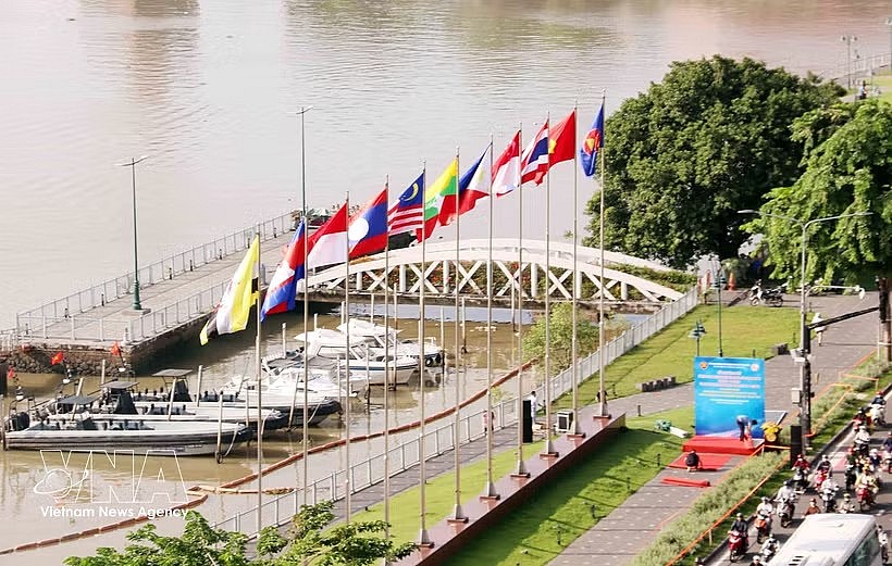 Flags of ASEAN countries fly at Bach Dang Park in Sai Gon ward, Ho Chi Minh City, on the occasion of the 58th founding anniversary of ASEAN (August 8, 1967–2025). (Photo: VNA) Flags of ASEAN countries fly at Bach Dang Park in Sai Gon ward, Ho Chi Minh City, on the occasion of the 58th founding anniversary of ASEAN (August 8, 1967–2025). (Photo: VNA)