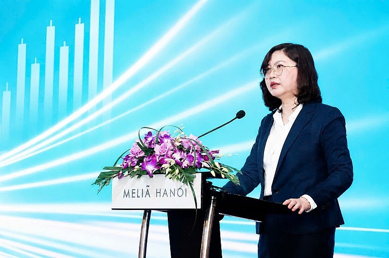 State Securities Commission of Vietnam Chairwoman Vu Thi Chan Phuong delivers remarks at the conference. (Photo: State Securities Commission of Vietnam)