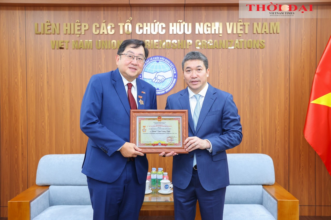 Malaysian Ambassador Dato' Tan Yang Thai - Malaysian Ambassador Dato' Tan Yang Thai -