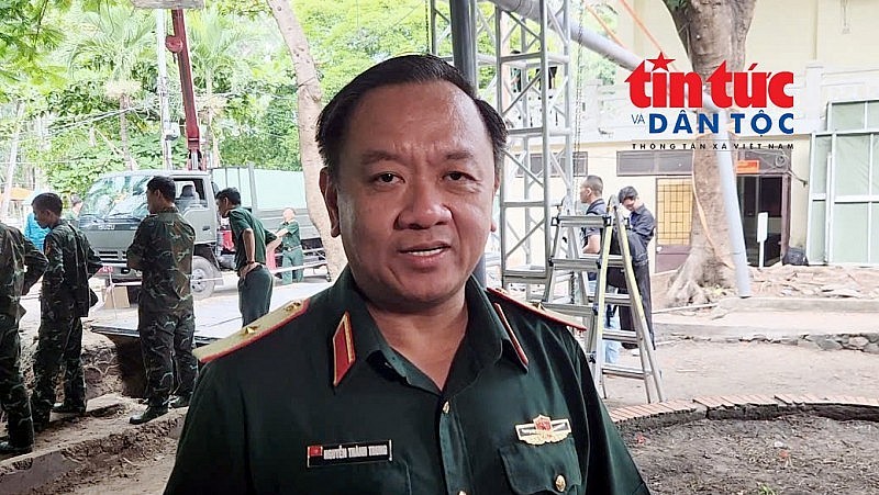 Major General Nguyen Thanh Trung, Political Commissar of the Ho Chi Minh City High Command, provides updates on the search for fallen soldiers at Tan Son Nhat Airport. (Photo: baotintuc.vn) Major General Nguyen Thanh Trung, Political Commissar of the Ho Chi Minh City High Command, provides updates on the search for fallen soldiers at Tan Son Nhat Airport. (Photo: baotintuc.vn)