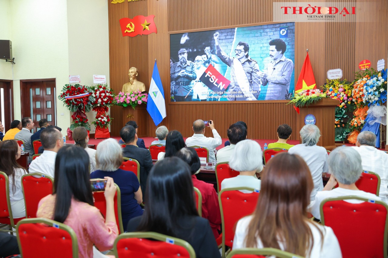 Delegates watch a documentary highlighting the major achievements of the Sandinista Revolution and the Sandinista National Liberation Front (FSLN). (Photo: Dinh Hoa) Delegates watch a documentary highlighting the major achievements of the Sandinista Revolution and the Sandinista National Liberation Front (FSLN). (Photo: Dinh Hoa)