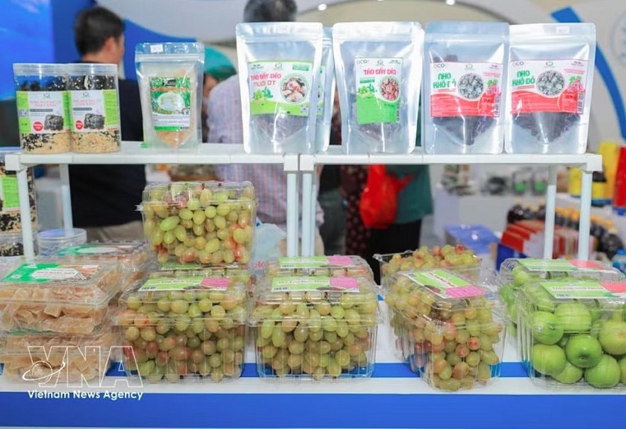 Grape, apple, and seaweed products from Trang Huynh Green Agricultural Facility in Phuoc Dinh commune, Khanh Hoa province at the 2025 Autumn Fair. (Photo: VNA) Grape, apple, and seaweed products from Trang Huynh Green Agricultural Facility in Phuoc Dinh commune, Khanh Hoa province at the 2025 Autumn Fair. (Photo: VNA)