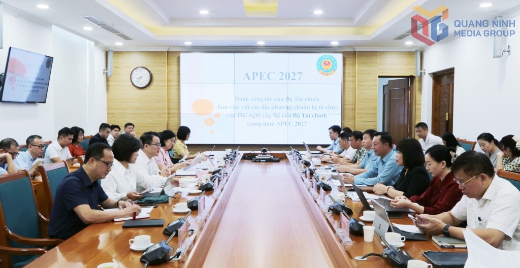 An overview of the working session. (Photo: Quang Ninh Newspaper) An overview of the working session. (Photo: Quang Ninh Newspaper)
