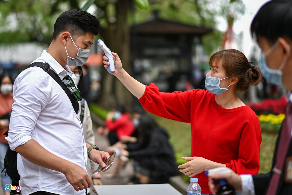 Calligraphers wear face masks, give words in Temple of Literature Calligraphers wear face masks, give words in Temple of Literature