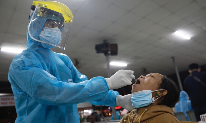 Ho Chi Minh City to retest Covid-19 for all foreign experts entering the city