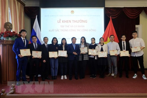 Vietnamese community in Russia unites to surmount difficulties caused by Covid-19 Vietnamese community in Russia unites to surmount difficulties caused by Covid-19