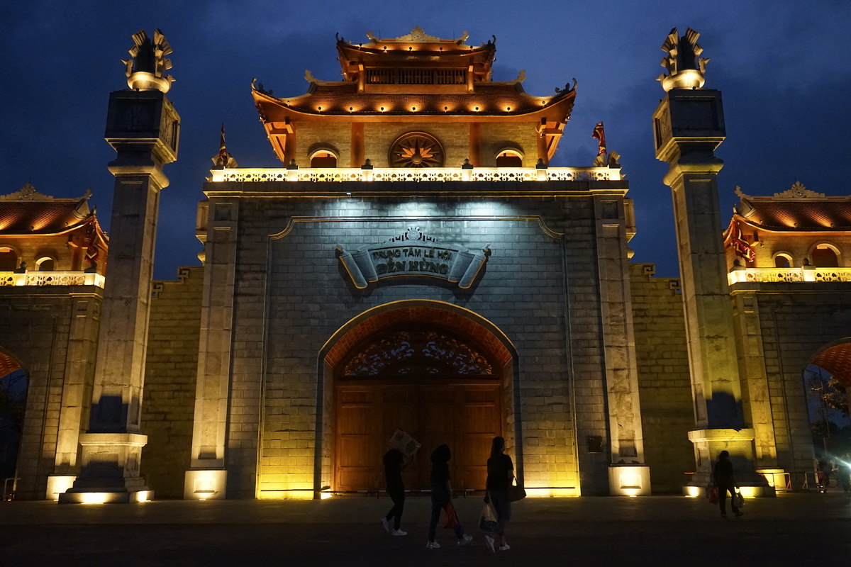 In Photos: Thousands of Vietnamese thronged to Hung Kings Temple from early morning In Photos: Thousands of Vietnamese thronged to Hung Kings Temple from early morning