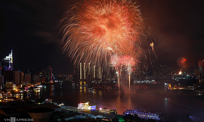 Vietnam’s provinces, cities set off fireworks on National Reunification Day Vietnam’s provinces, cities set off fireworks on National Reunification Day