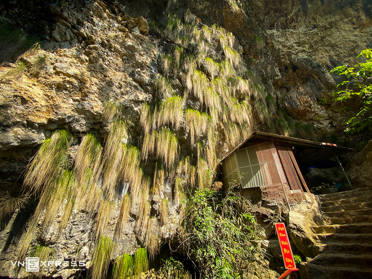 Spectacular cave with '99 mountains, 99 lakes' in northwestern province Spectacular cave with '99 mountains, 99 lakes' in northwestern province