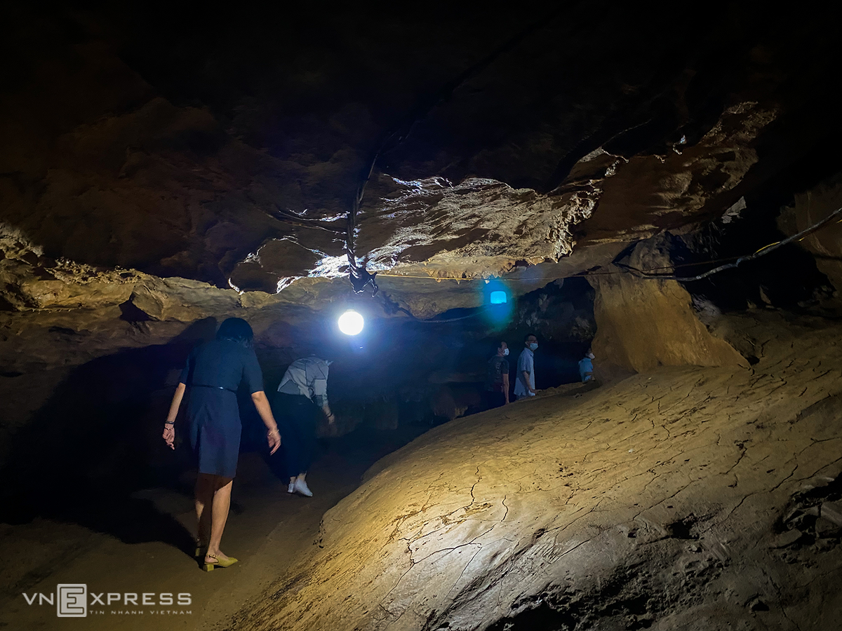 Spectacular cave with '99 mountains, 99 lakes' in northwestern province Spectacular cave with '99 mountains, 99 lakes' in northwestern province
