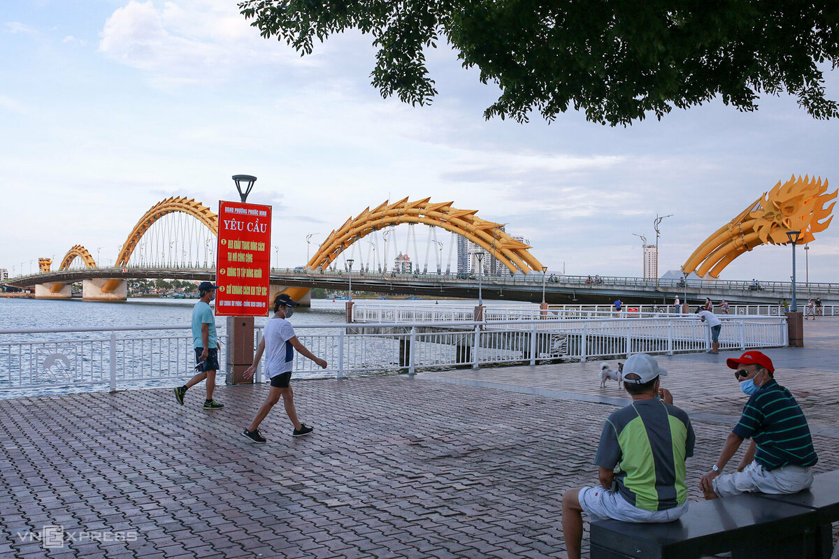 Several Vietnam’s provinces ease social distancing measures Several Vietnamese provinces ease social distancing measures