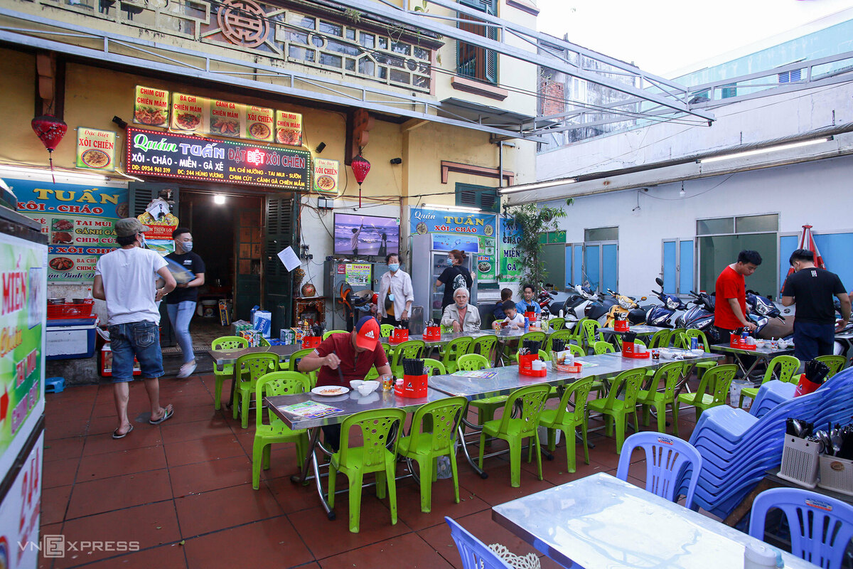 Several Vietnam’s provinces ease social distancing measures Several Vietnamese provinces ease social distancing measures