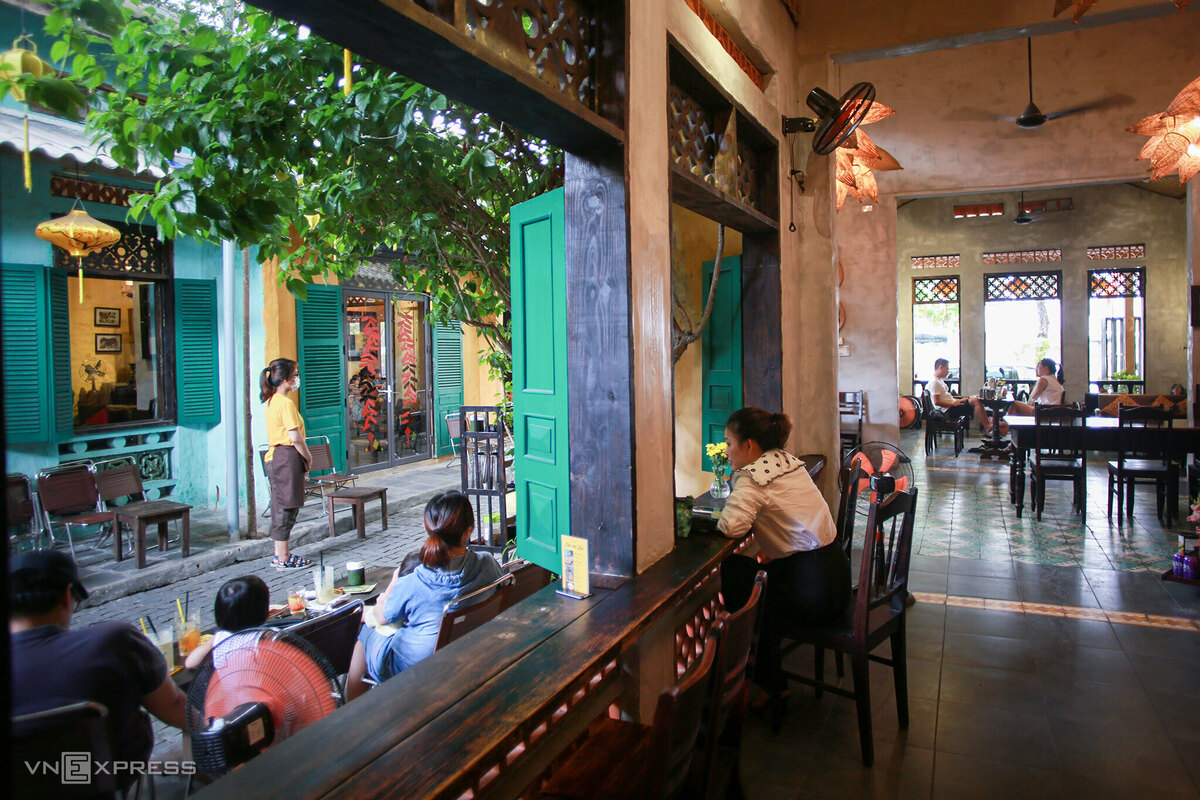 Several Vietnam’s provinces ease social distancing measures Several Vietnamese provinces ease social distancing measures