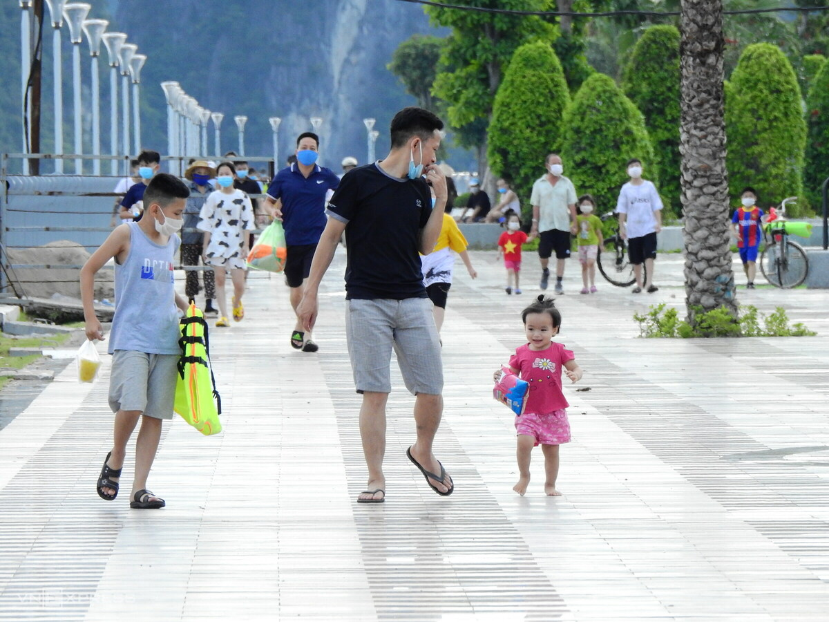 Several Vietnam’s provinces ease social distancing measures Several Vietnamese provinces ease social distancing measures