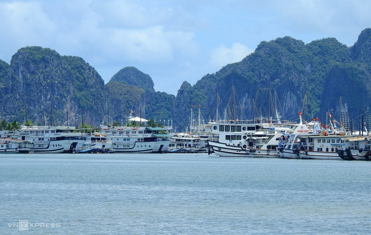 Several Vietnam’s provinces ease social distancing measures Several Vietnamese provinces ease social distancing measures