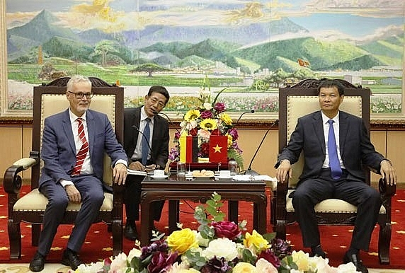 German Ambassador hopes to foster cooperation with Vietnam 5948 56