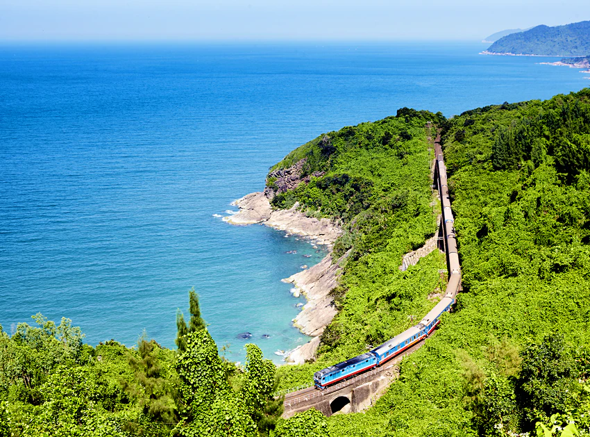 Lonely Planet names Vietnam’s Reunification Express among 10 world’s most amazing train journeys Vietnam’s Reunification Express named among top 10 world’s most amazing train journeys