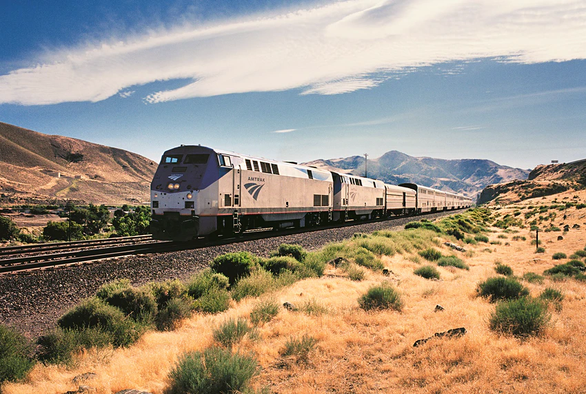 Lonely Planet names Vietnam’s Reunification Express among 10 world’s most amazing train journeys Vietnam’s Reunification Express named among top 10 world’s most amazing train journeys