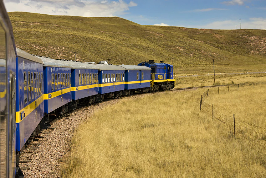 Lonely Planet names Vietnam’s Reunification Express among 10 world’s most amazing train journeys Vietnam’s Reunification Express named among top 10 world’s most amazing train journeys