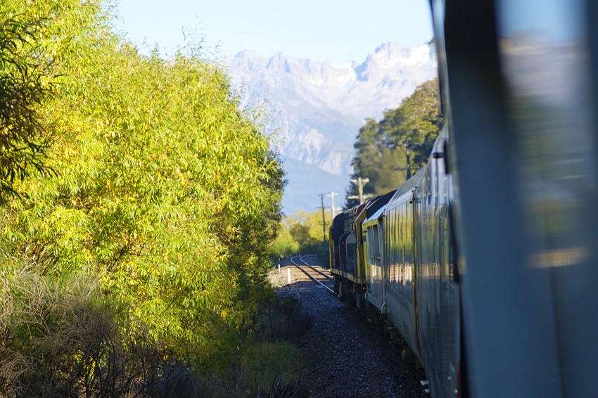Lonely Planet names Vietnam’s Reunification Express among 10 world’s most amazing train journeys Vietnam’s Reunification Express named among top 10 world’s most amazing train journeys