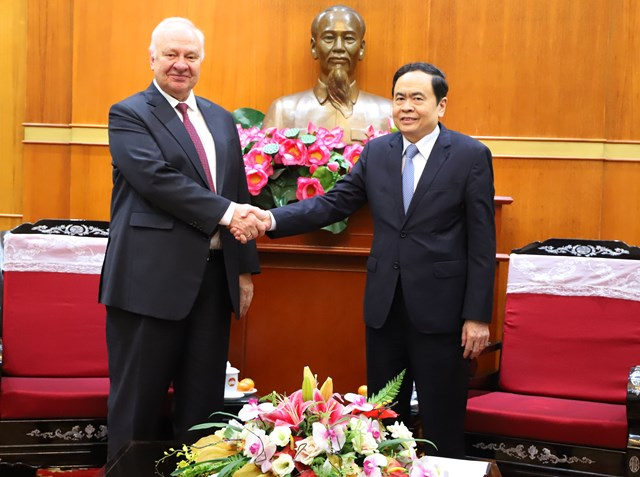 Russian Embassy in Vietnam hands over donation for flood victims in Central region Russian Embassy in Vietnam hands over donation for flood victims in Central region