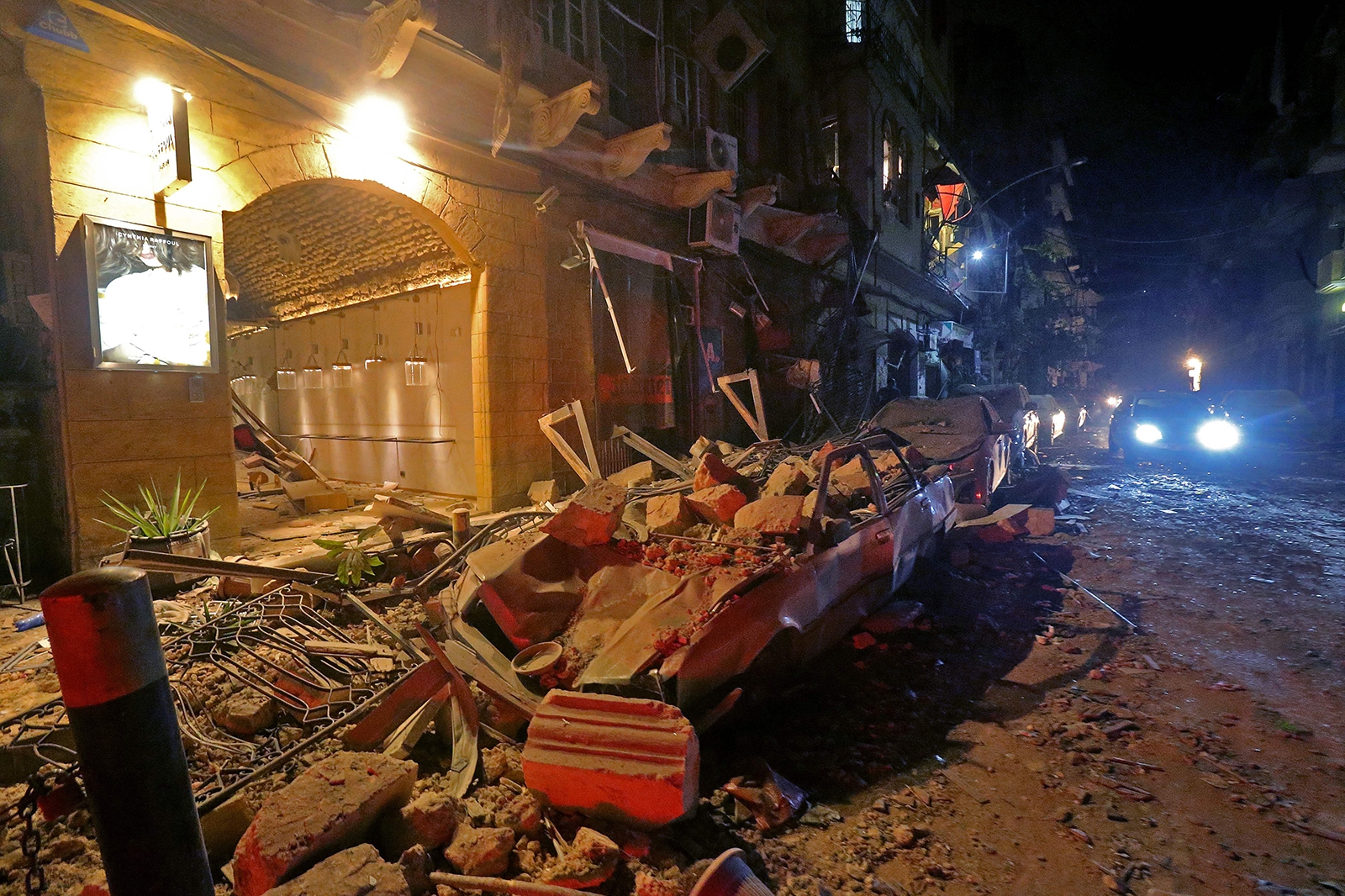 Explosion at ammonium nitrate warehouse in Lebanon: 4,000 injured, nearly 80 died