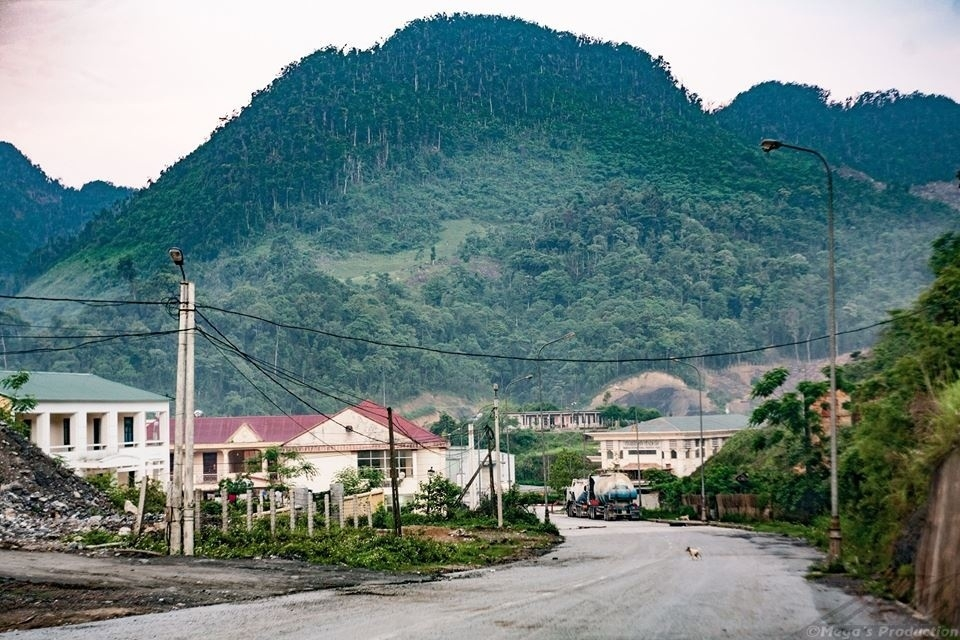 vietnam laos border before france invading indochina