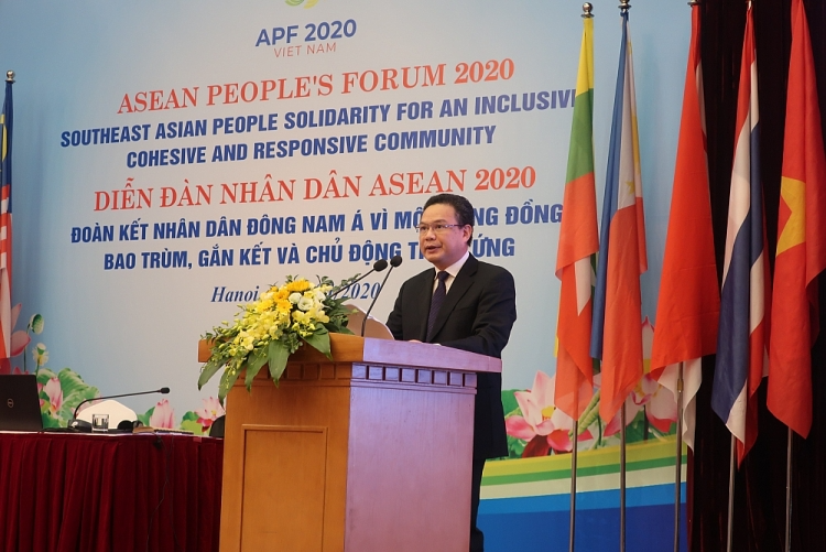 Deputy Minister of Labor, Invalids, and Social Affairs Le Van Thanh 4950 4