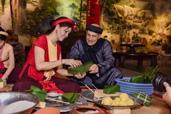 Expats Shun Typical New Year Revelry in Pandemic Times Expats Shun Typical New Year Revelry in Pandemic Times