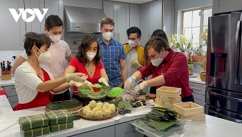 tets covid 19 style of overseas vietnamese