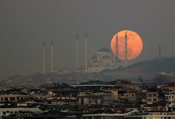 2020s april pink moon calming respite from covid 19 pandemic
