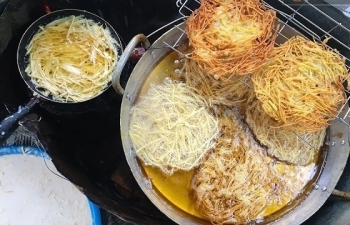 8 hanoi street food listed as must eat by french newspaper