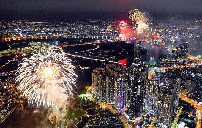 HCMC scraps Reunification Day fireworks plan over Covid-19 outbreak fear HCMC scraps Reunification Day fireworks plan over Covid-19 outbreak fear