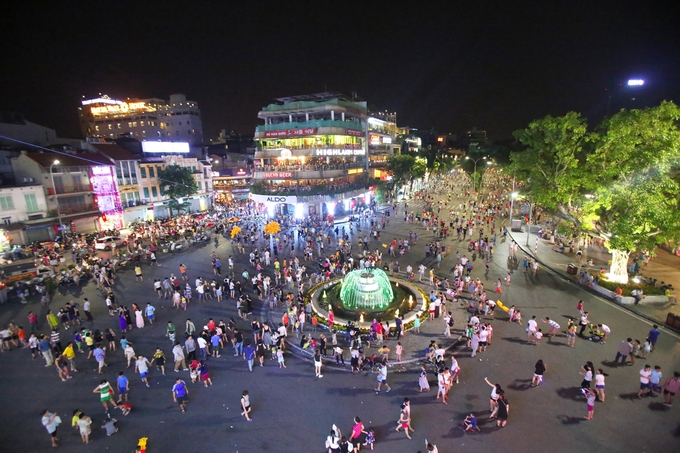 Hanoi halts festive activities and Walking Street to shield against Covid-19 Hanoi halts festive activities and Walking Street to shield against Covid-19