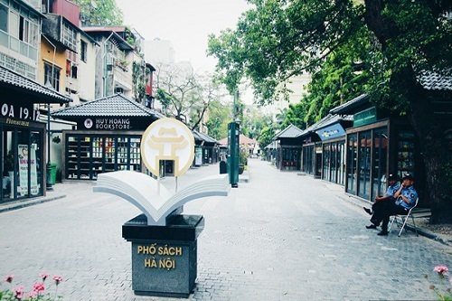 Hanoi Book street reopens after social distancing ease hanoi book street reopens after social distancing