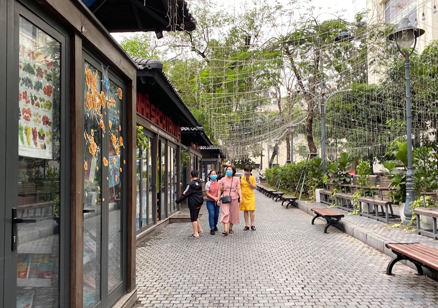 Hanoi Book street reopens after social distancing ease hanoi book street reopens after social distancing