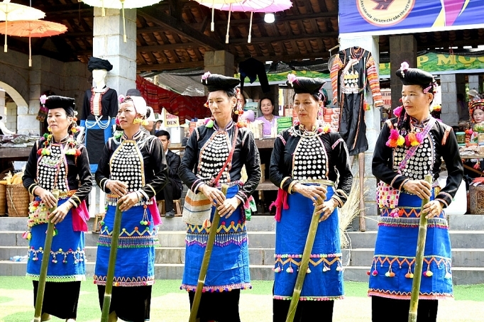 Unique costumes of Northwest ethnic minority people unique costumes of northwest ethnic minority people
