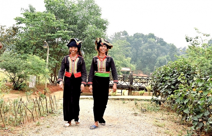 Unique costumes of Northwest ethnic minority people unique costumes of northwest ethnic minority people
