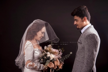 sweet wedding shots of the 65 vietnamese bride with her 24 pakistani groom spur internet joy
