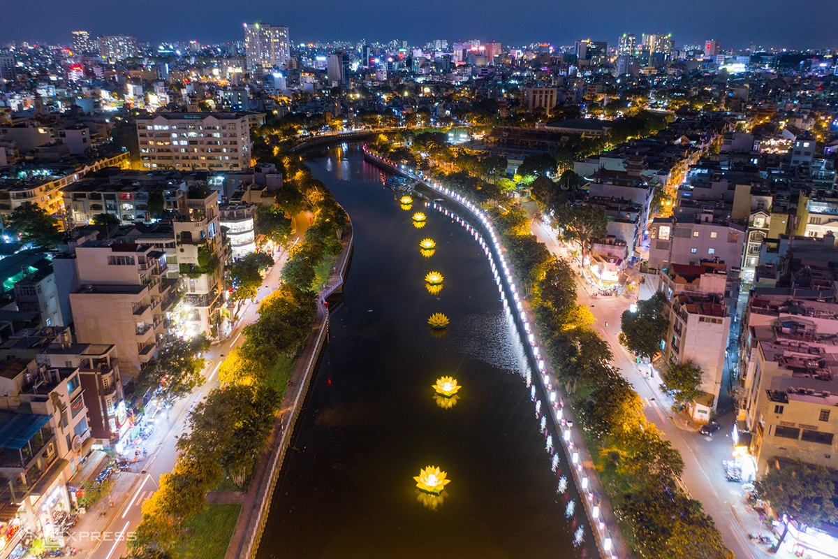 Saigon lights up as Vesak festival nears Saigon lights up as Vesak festival nears