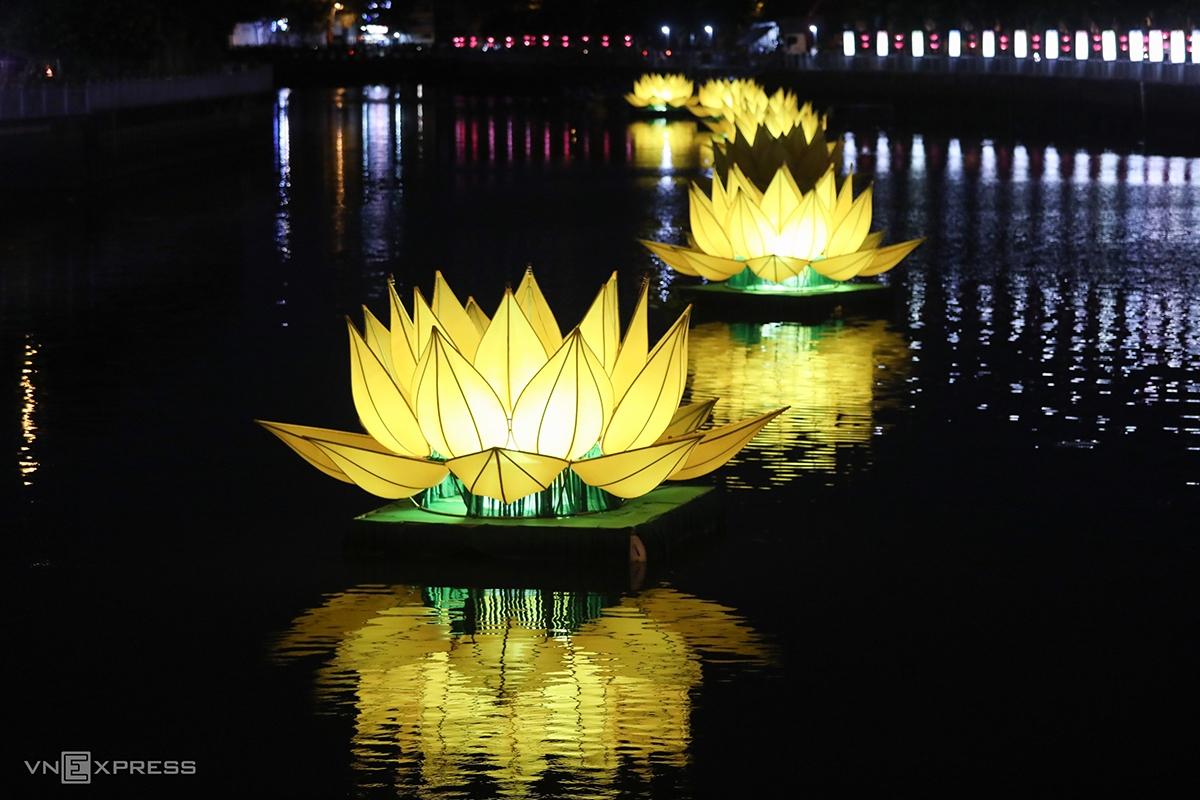Saigon lights up as Vesak festival nears Saigon lights up as Vesak festival nears