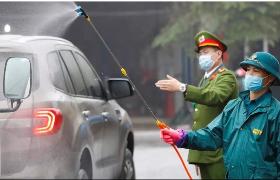 foreign journalists hail vietnamese efforts in coronavirus fight