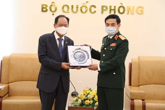 Defence Minister hosts Indian, Korean ambassadors Defence Minister hosts Indian, Korean ambassadors