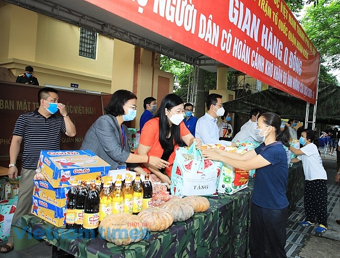 Organizations, Individuals Support Hanoi in Covid-19 Fight Organizations, Individuals Support Hanoi in Covid-19 Fight