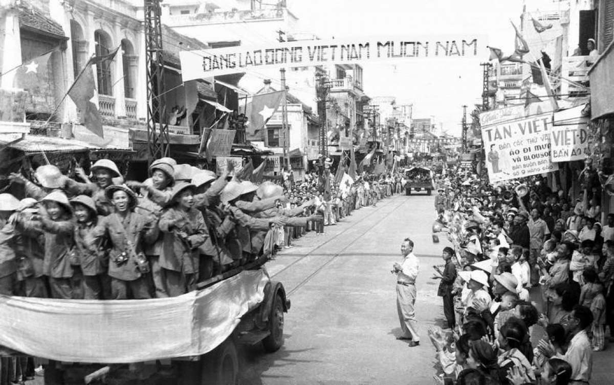 Valuable photos of Hanoi Liberation Day in 1954 Valuable photos of Hanoi Liberation Day in 1954