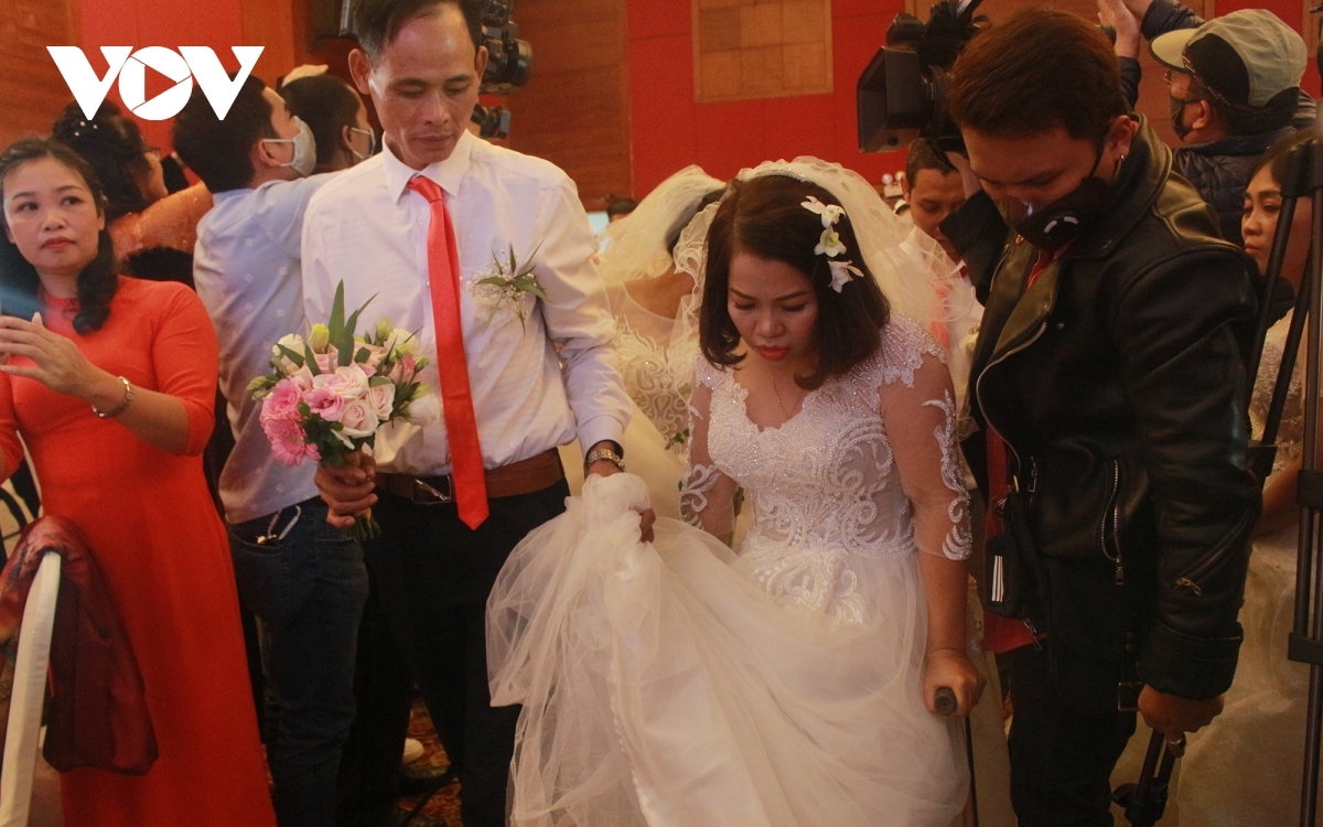 Mutual wedding of 46 disabled couples touches the heart of attendants Mutual wedding of 46 disabled couples touches the heart of attendants