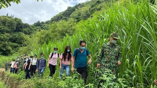 PM calls for denouncement of illegal border entries to Vietnam